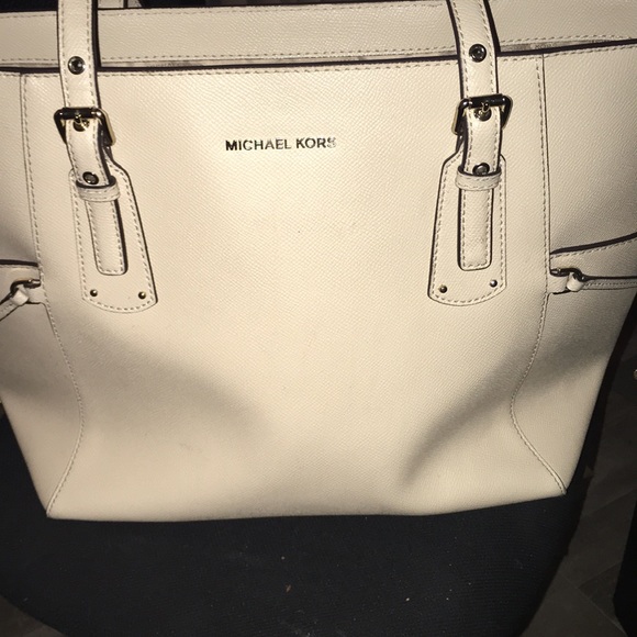 Michael Kors Handbags - MK Cream Beige Voyager Tote ! Authentic MK TOTE